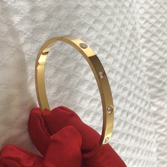 Gold-plated love bangle with crystal - Picture 2 of 2
